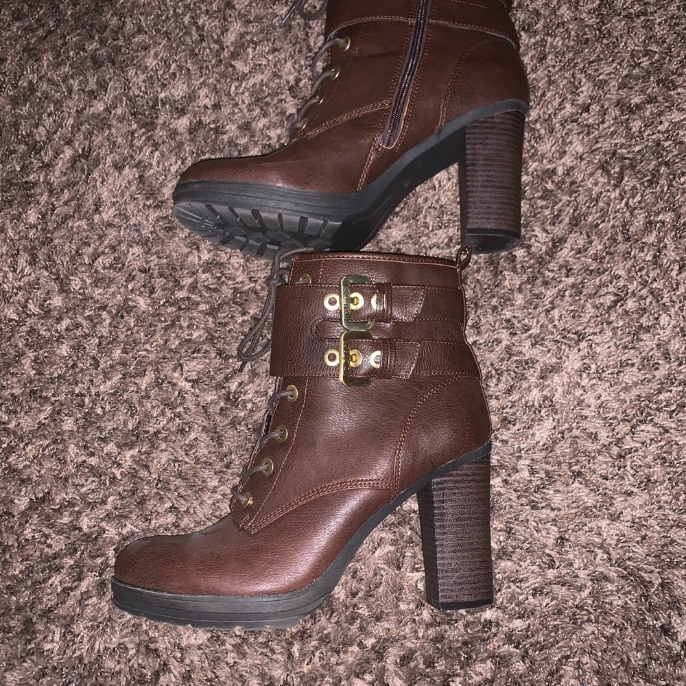 Guess boots